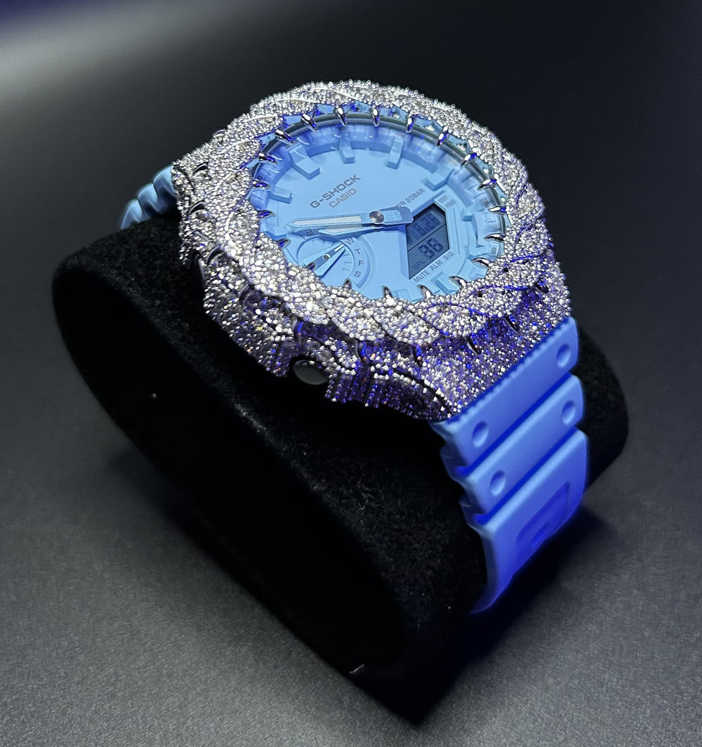 Détail de la lunette Épines Argentées sertie de moissanite VVS sur G-SHOCK Polar Blue
