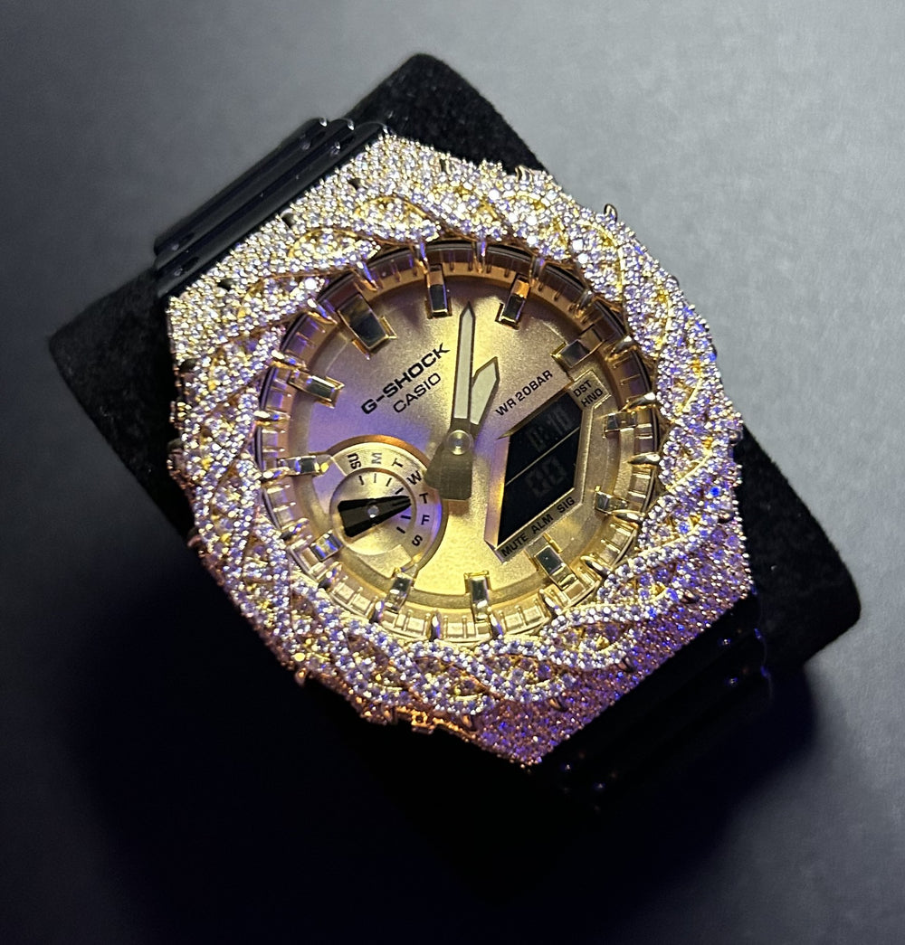MIDNIGHT GOLD — ÉPINES DORÉES, détail du bezel épines dorées serti de moissanites
